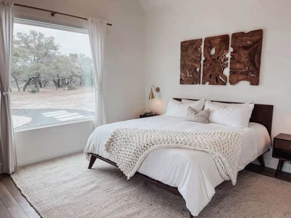 Hideaway Hill Country · Luxury Home with Stunning Views and Hot Tub - Image 4