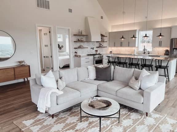 Hideaway Hill Country · Luxury Home with Stunning Views and Hot Tub - Image 2